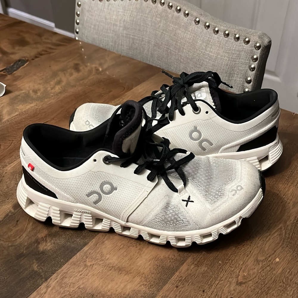 Women’s On cloud X 3 size 7.5 used almost new condition / smoke free home.